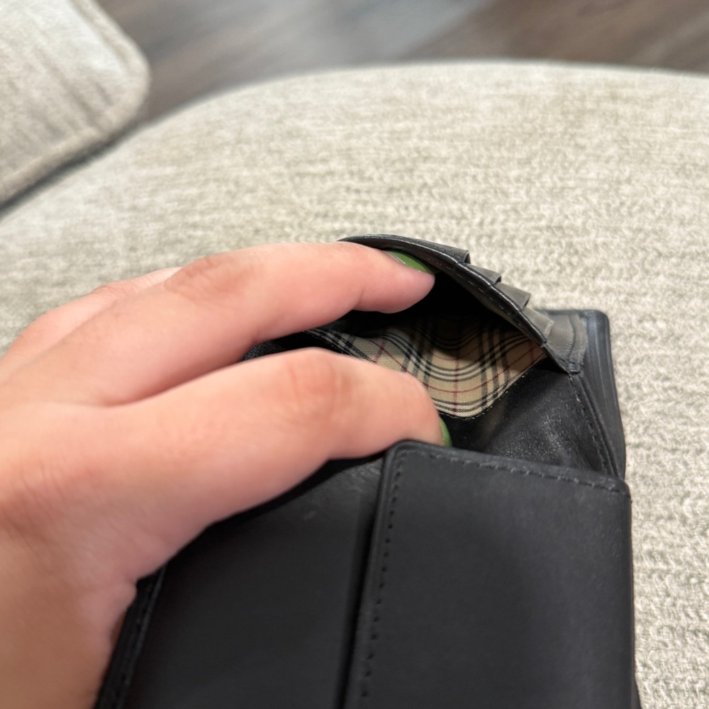 Burberry Black Wallet Sleek Minimalist Design - Picture 13 of 13